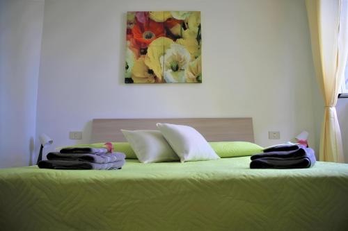 Cremnago Apartment | Home & Breakfast La Madonnina 013136-CNI-00001