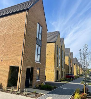 Greenhithe House | Home in Greenhithe