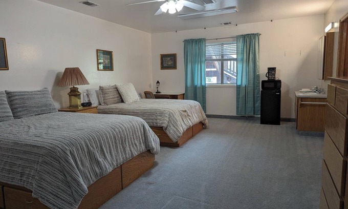 Hot Springs Cabin | Home-like Cabin Room - Room 144