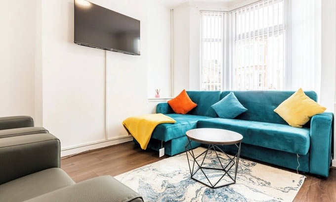 Bootle House | Home Near Anfield and Everton FC with FREE Parking