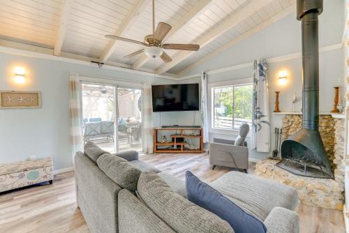 Alligator Point House | Home Near Beach in Alligator Point Rooftop Deck!