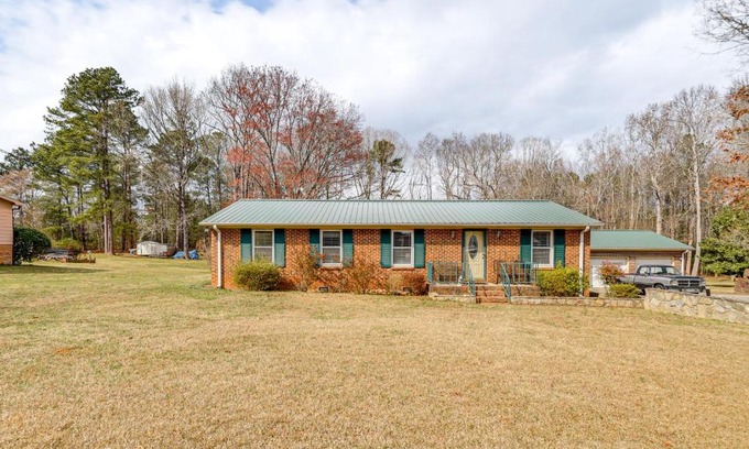 Wise House | Home Near Lake Gaston and Kerr Lake 2 Private Acres