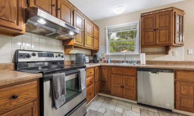 Spanish Lake House | Home Near STL Safari Zoo