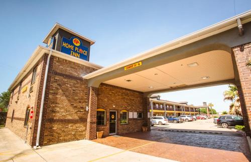 Willow Meadows/Willowbend Area Hotel | Home Place Inn