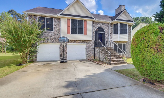 Hampton House | Home w/Dog-Friendly Yard in Quiet Atlanta Suburb