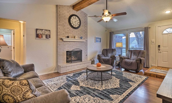 South Oklahoma City House | Home w/Screened Porch ~ 10 Miles to Dtwn OKC!