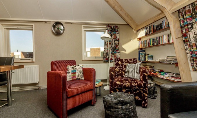 Easterlittens House | Home with Vinyls, Bikes and Waterways