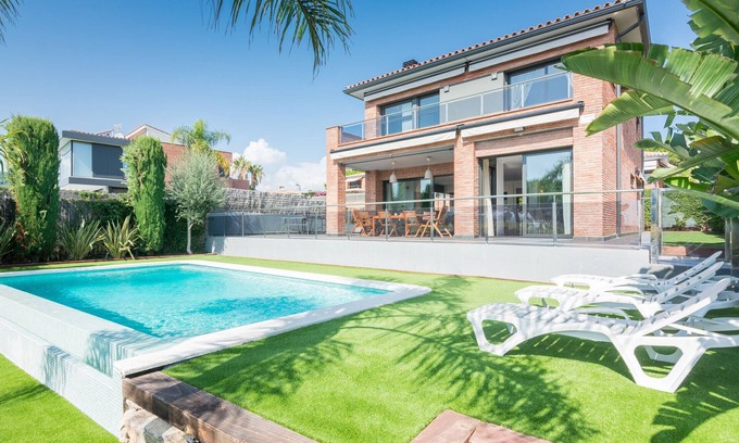 Caldes d'Estrac Villa | HomeHolidaysRentals Adonis - Costa Barcelona