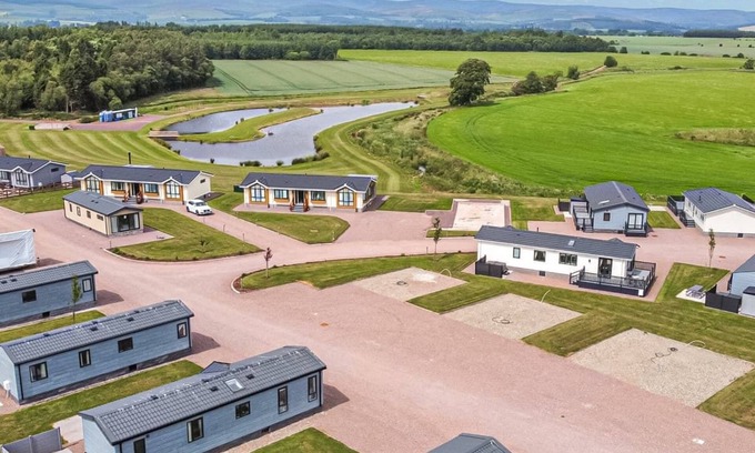 Laurencekirk Ski Chalet | Homely and stylish holiday home featuring your own private hot tub.