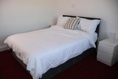 Vange Apartment | Homely three bedroom