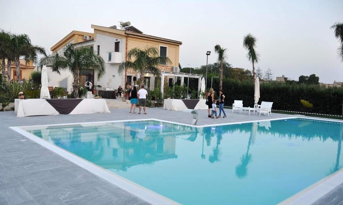Rilievo Apartment | Homerez - Appartement 5 km away from the beach for 5 ppl. with shared pool