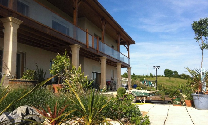 Catonvielle Apartment | Homerez - Apt in Catonvielle w/pool