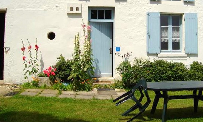 Antezant-la-Chapelle House | Homerez - Beautiful house for 4 ppl. at Antezant-la-Chapelle