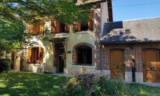 Cezy House | Homerez - Beautiful house for 8 ppl. with garden and terrace at Cézy