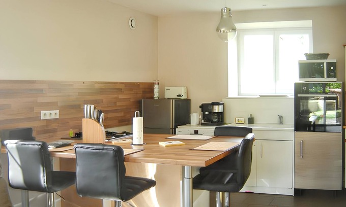 Donzy-le-National House | Homerez - Charming house in La Vineuse with enclosed garden