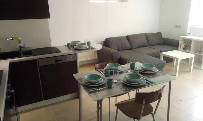 Waterloo Apartment | Homerez - Comfortable Apartment in Waterloo with Jacuzzi - 78m²