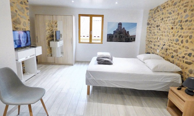 Brioude House | Homerez - Comfortable house in the heart of Brioude with private parking.