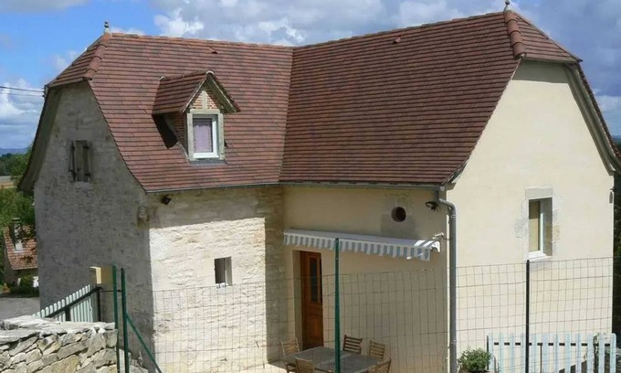 Faycelles House | Homerez - Family-friendly House in Faycelles with Terrace