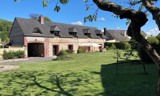 Ganzeville House | Homerez - Five-Bedroom House with Garden in Ganzeville