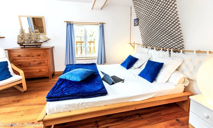 Saint-Front-de-Pradoux House | Homerez - House for 4 ppl. with shared pool and spa at Saint-Front-de-Pradoux