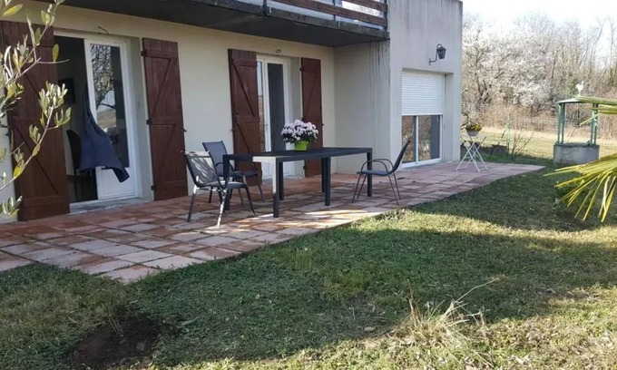 Les Martres-de-Veyre Apartment | Homerez - House Les Martres-de-Veyre