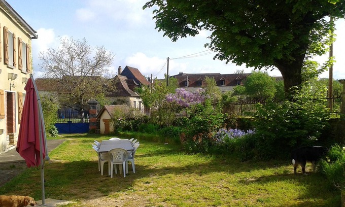 Coulaures House | Homerez - House for 14 ppl. with swimming-pool, garden and terrace at Coulaures