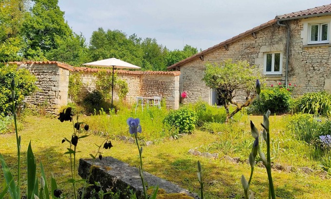 Villiers-le-Roux House | Homerez - House Villiers-le-Roux