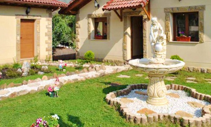 Villamanin House | Homerez - Nice house with terrace and mountain view
