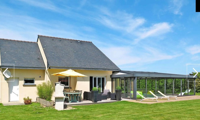 Kersaint-Plabennec Villa | Homerez - Spacious villa 10 km away from the beach for 6 ppl. with swimming-pool
