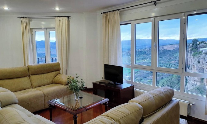Old Town Apartment | Homerez - Spacious Apartment in Ronda, 140 m²