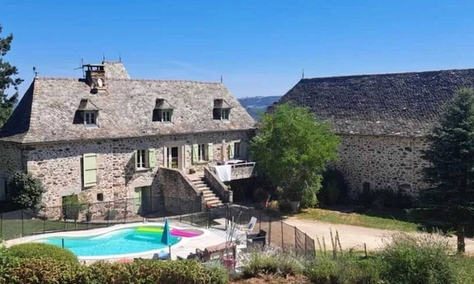 La Bastide-l'Eveque Villa | Homerez - Spacious villa with pool in Bas-Ségala