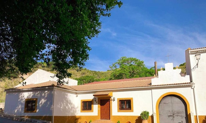 Huelma House | Homerez - Spacious house for 8 ppl. with terrace at Huelma