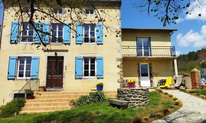 Domeyrat House | Homerez - Spacious House in Domeyrat + Large Garden