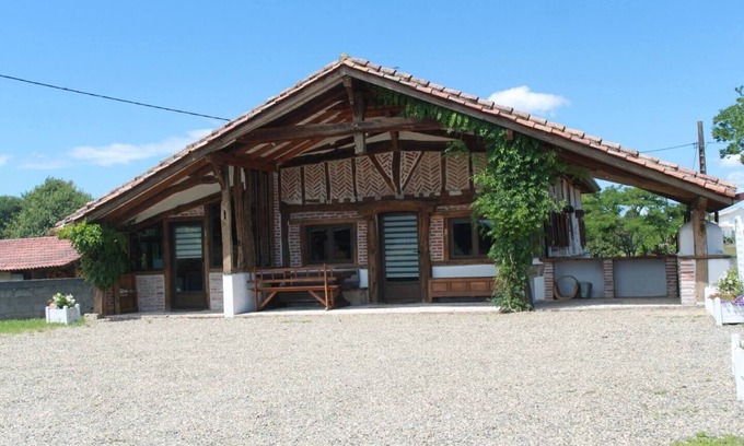 Pontonx-sur-l'Adour Villa | Homerez - Villa for 8 ppl. with shared pool and terrace at Pontonx-sur-l'Adour