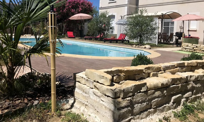 Saint-Cyr-sur-Loire Villa | Homerez - Villa for 15 ppl. with swimming-pool and garden at Saint-Cyr-sur-Loire