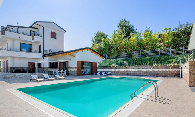 Caiazzo Villa | Homerez - Villa for 17 ppl. with swimming-pool, garden and terrace at Caiazzo