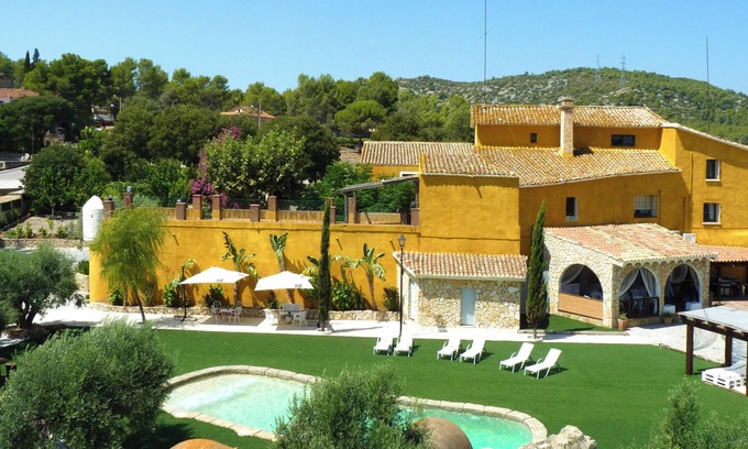 Can Trabal Villa | Homerez - Villa in Can Trabal, Pool