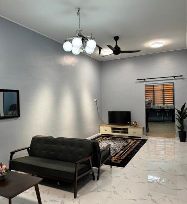 Kampung Pengkalan Maras House | Homestay De Acacia Rumah Melati