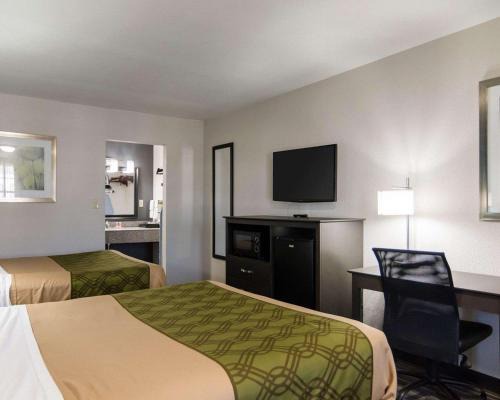 Russellville Cabin | HomeStay Inn & Suites