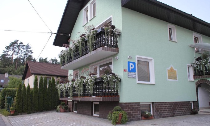 Kranj House | Homestay Sreš
