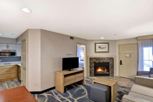 Windsor Locks Hotel | Homewood Suites by Hilton Windsor Locks Hartford