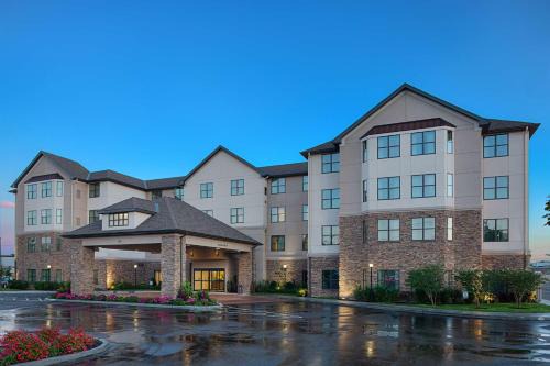 Carle Place Hotel | Homewood Suites by Hilton Carle Place - Garden City, NY