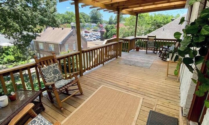 Greater Belhaven Apartment | Homey 1 BR unit across from Belhaven Town Center