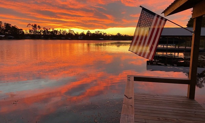 Donalsonville House | "Honey Hole on Lake Seminole" Lake front home with Boat Lift and Beautiful Views