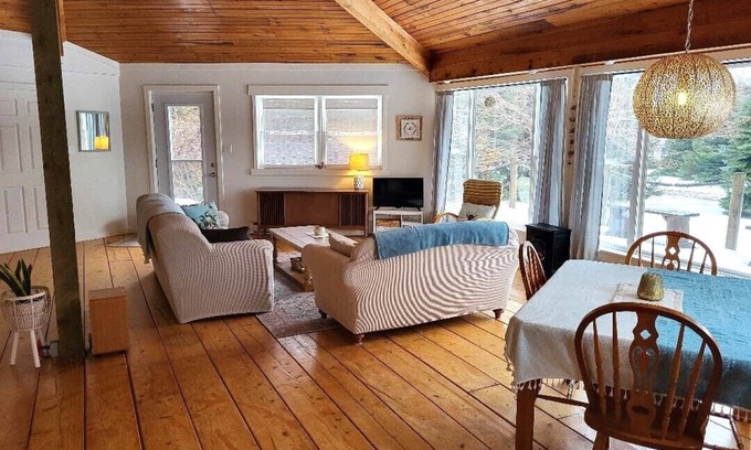 Corran Ban Cottage | Honeycomb Cottage - bright, airy and spacious sanctuary with water view!