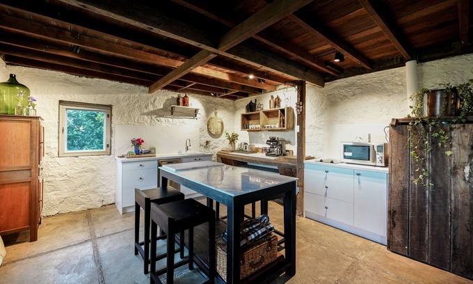 Kyneton Bed & Breakfast | Honeysuckle Barn & Garden