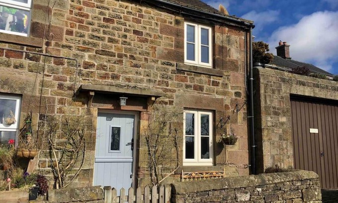 Longnor House | Honeysuckle Cottage