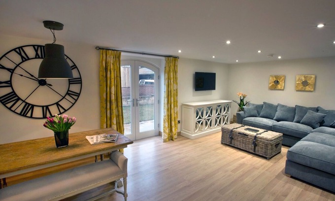 Astbury Cottage | Honeysuckle - Stunning Barn Conversion With Access to Heated Indoor Pool