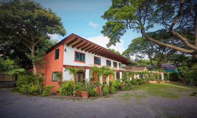 Downtown Honolulu House | Honolulu Romantic new Cottage for 2- (1 of 3)