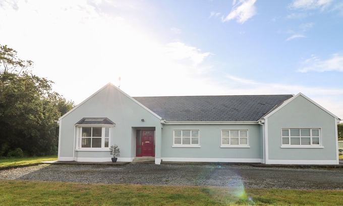 Templetown Cottage | HOOK HEAD HIDEAWAY, pet friendly in Fethard-On-Sea, County Wexford